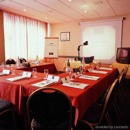 Le Relais D'avrilly Hotel 4*